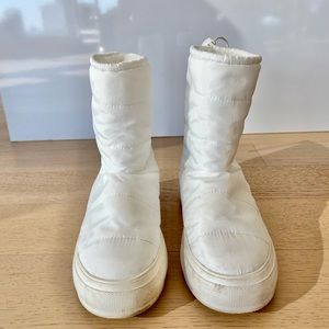 JSlides White Boots - Waterproof with Cozy Lux Fur Lining - Womens